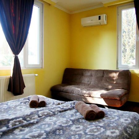 Guesthouse Different Tbilisi Ngoại thất bức ảnh