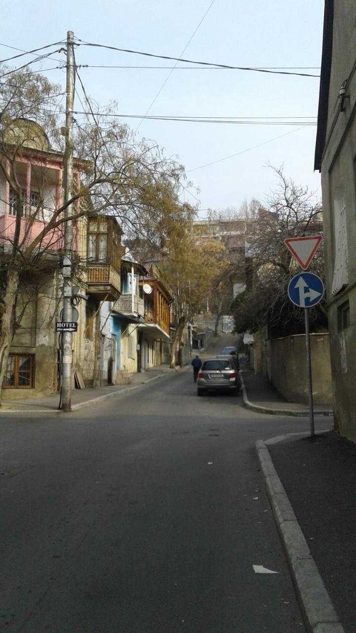 Guesthouse Different Tbilisi Ngoại thất bức ảnh