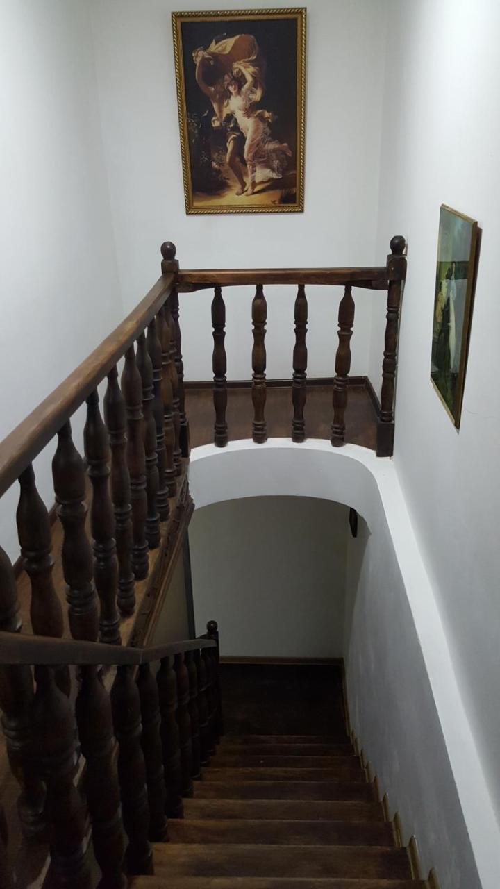 Guesthouse Different Tbilisi Ngoại thất bức ảnh