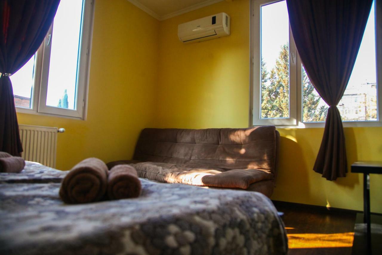 Guesthouse Different Tbilisi Ngoại thất bức ảnh