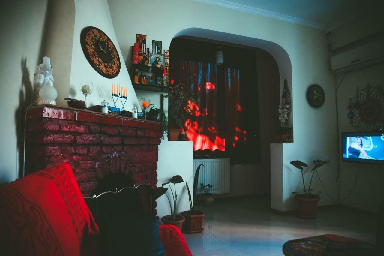 Guesthouse Different Tbilisi Ngoại thất bức ảnh
