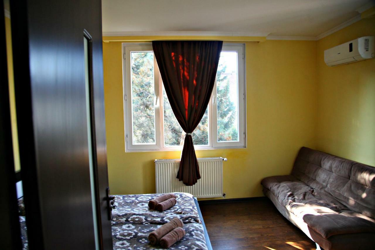 Guesthouse Different Tbilisi Ngoại thất bức ảnh