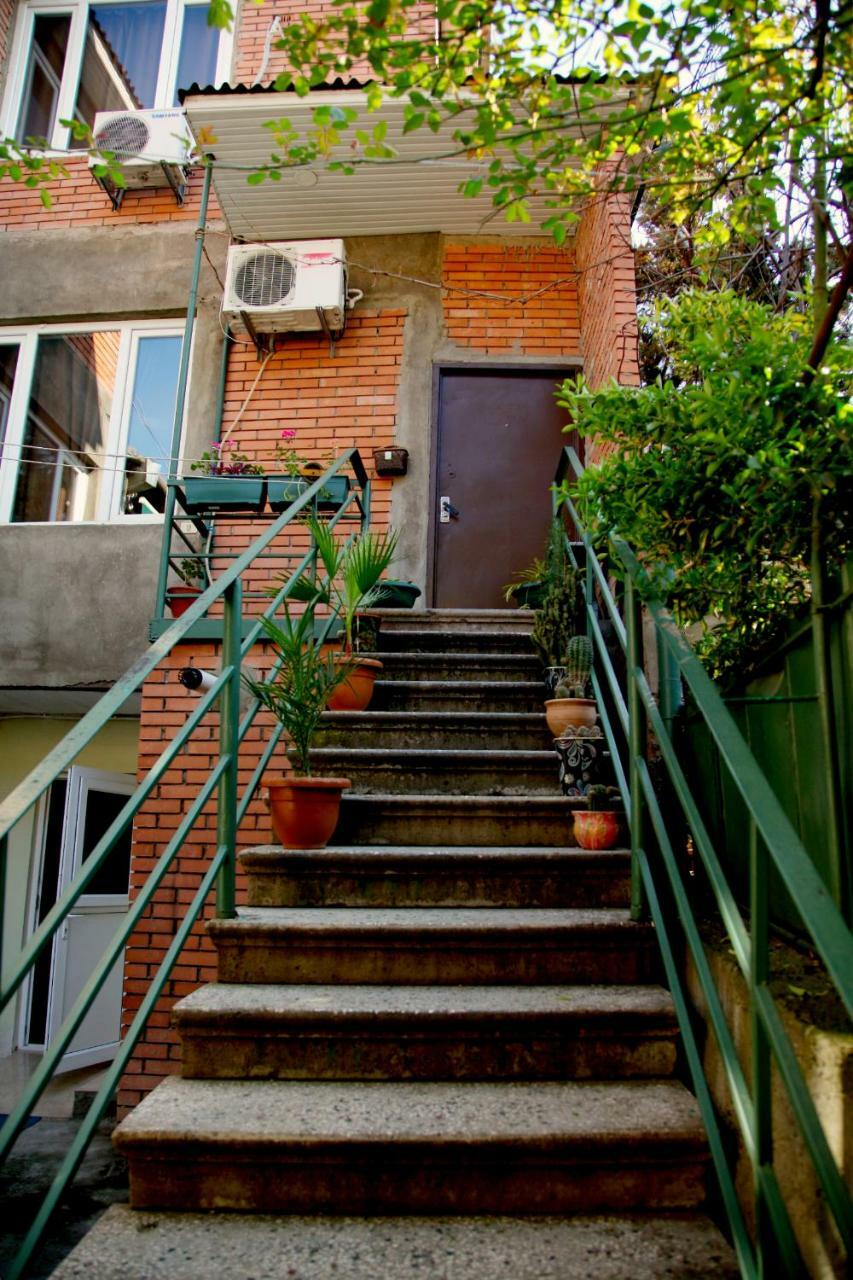 Guesthouse Different Tbilisi Ngoại thất bức ảnh