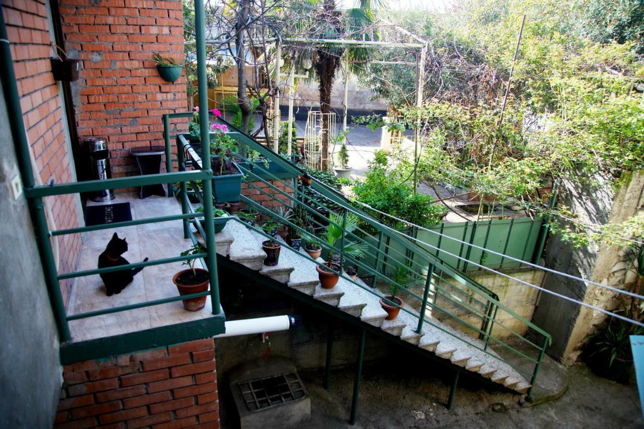 Guesthouse Different Tbilisi Ngoại thất bức ảnh