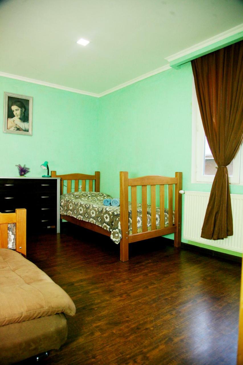 Guesthouse Different Tbilisi Ngoại thất bức ảnh
