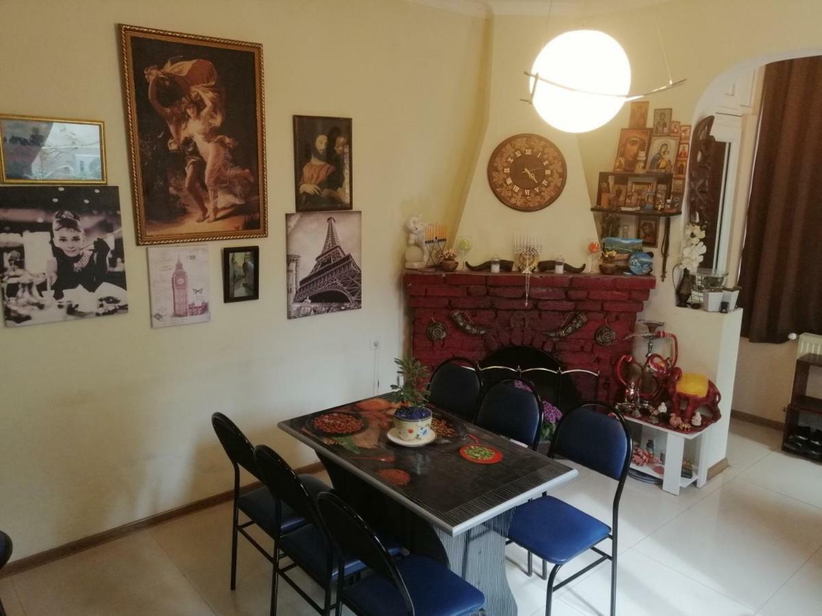 Guesthouse Different Tbilisi Ngoại thất bức ảnh