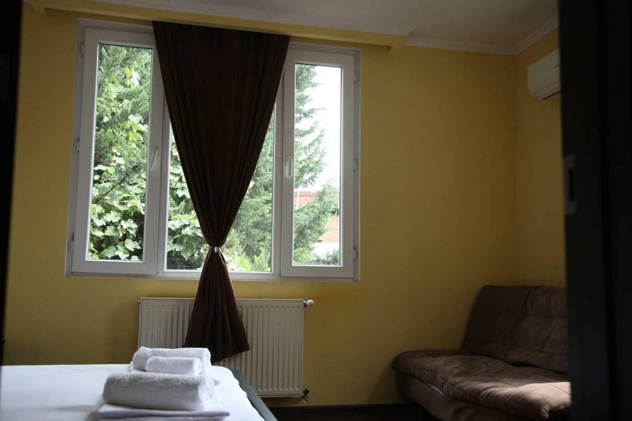 Guesthouse Different Tbilisi Ngoại thất bức ảnh