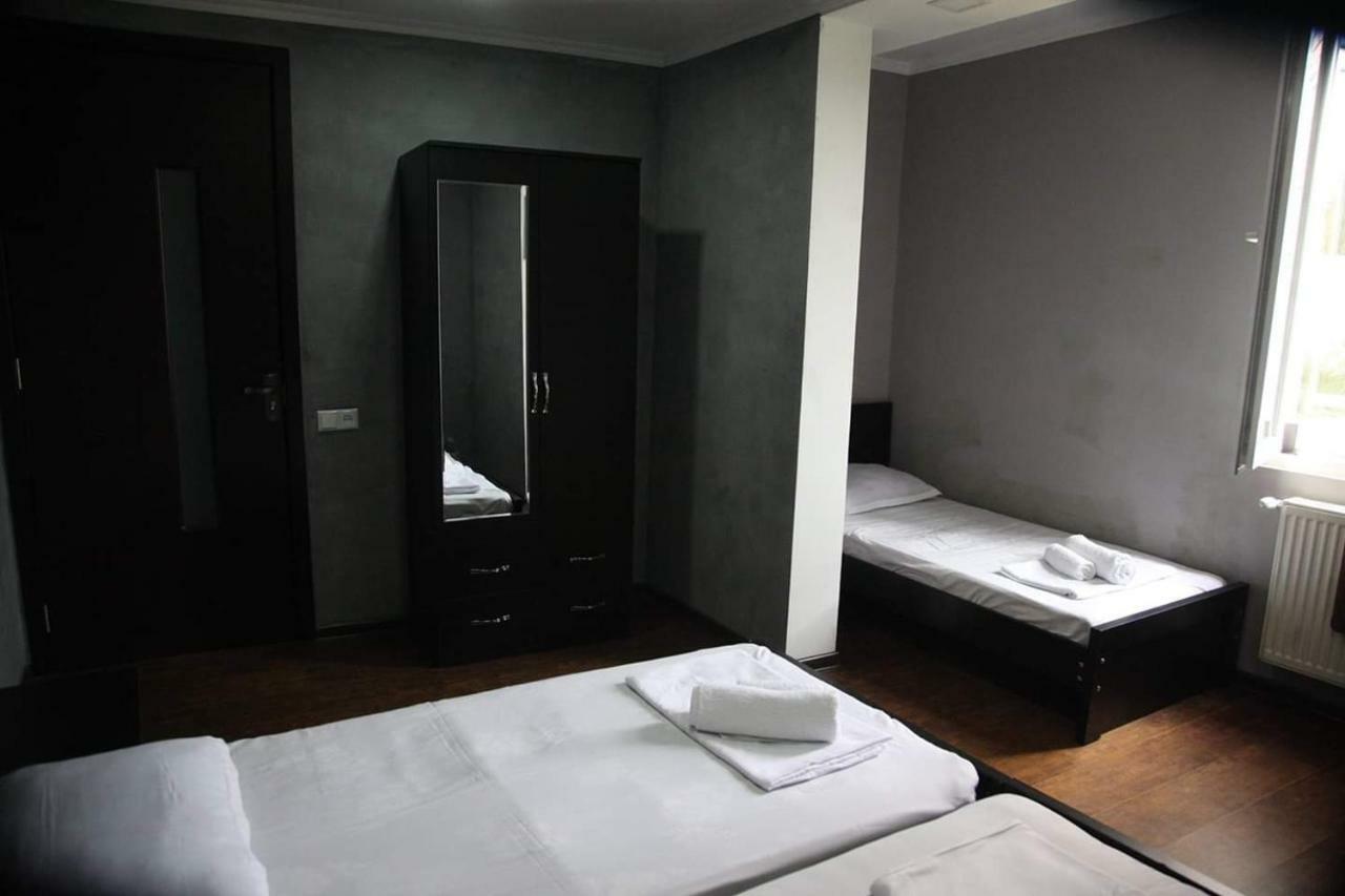 Guesthouse Different Tbilisi Ngoại thất bức ảnh